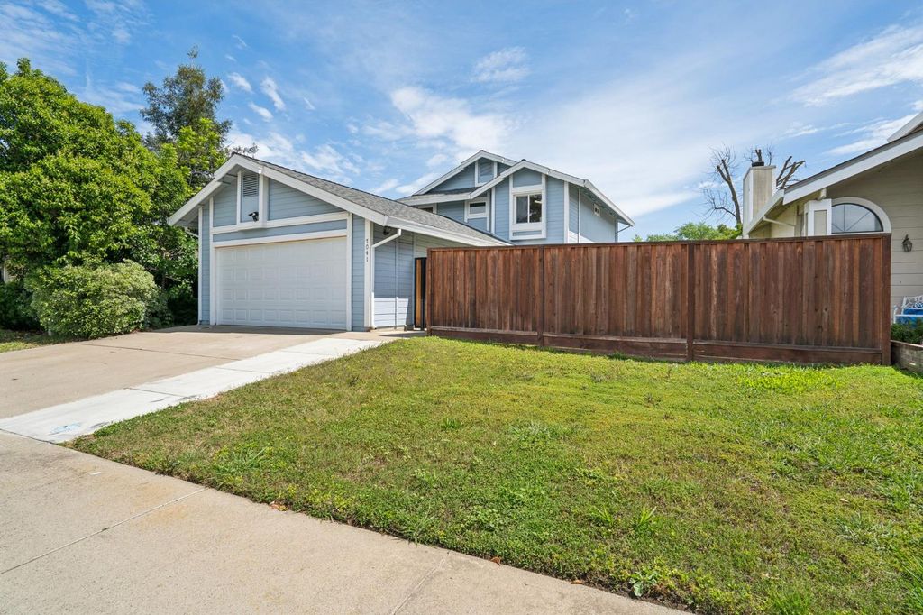 7041 Verdure Way, Elk Grove, CA 95758