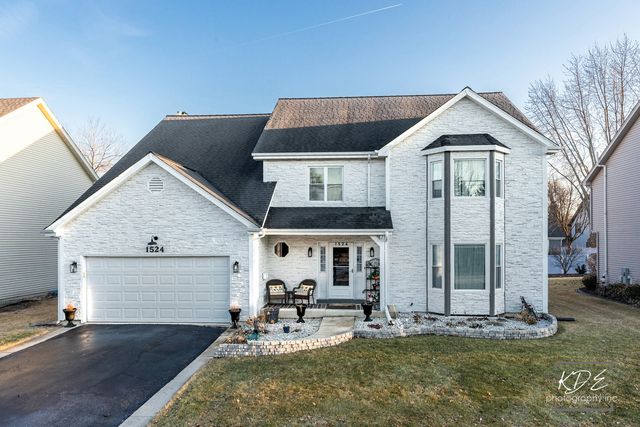 1524 Oswego Road, Naperville, IL 60540