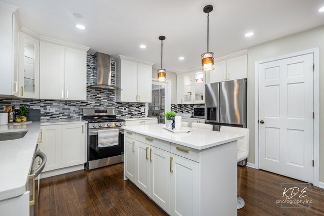 1524 Oswego Road, Naperville, IL 60540