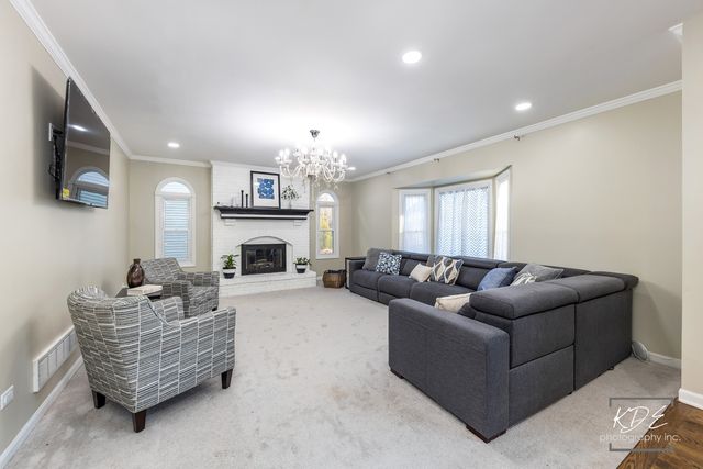 1524 Oswego Road, Naperville, IL 60540