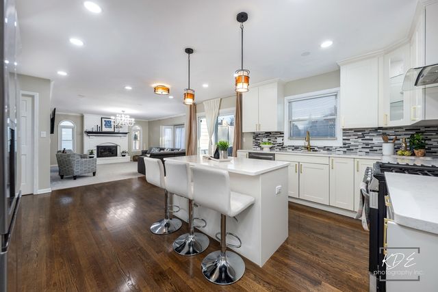 1524 Oswego Road, Naperville, IL 60540