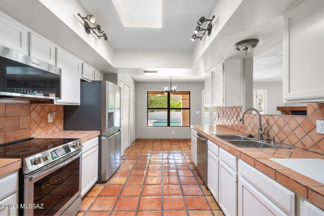 1991 N Forty Niner Drive, Tucson, AZ 85749