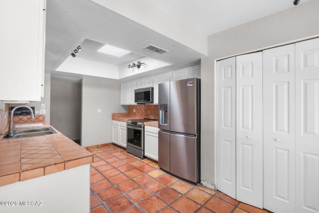 1991 N Forty Niner Drive, Tucson, AZ 85749