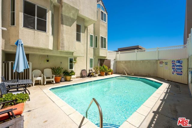5145 Yarmouth Avenue 29, Encino (los Angeles), CA 91316