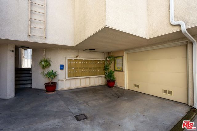 5145 Yarmouth Avenue 29, Encino (los Angeles), CA 91316