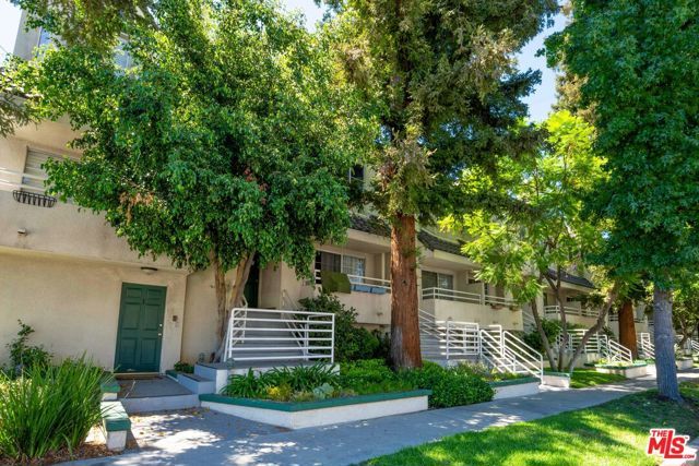 5145 Yarmouth Avenue 29, Encino (los Angeles), CA 91316