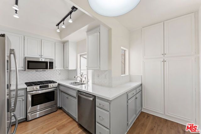 5145 Yarmouth Avenue 29, Encino (los Angeles), CA 91316