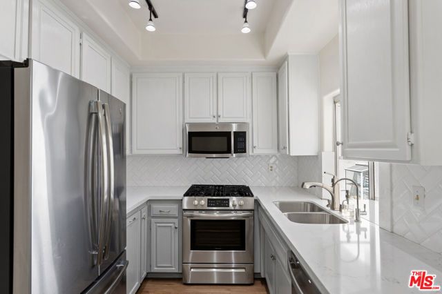5145 Yarmouth Avenue 29, Encino (los Angeles), CA 91316