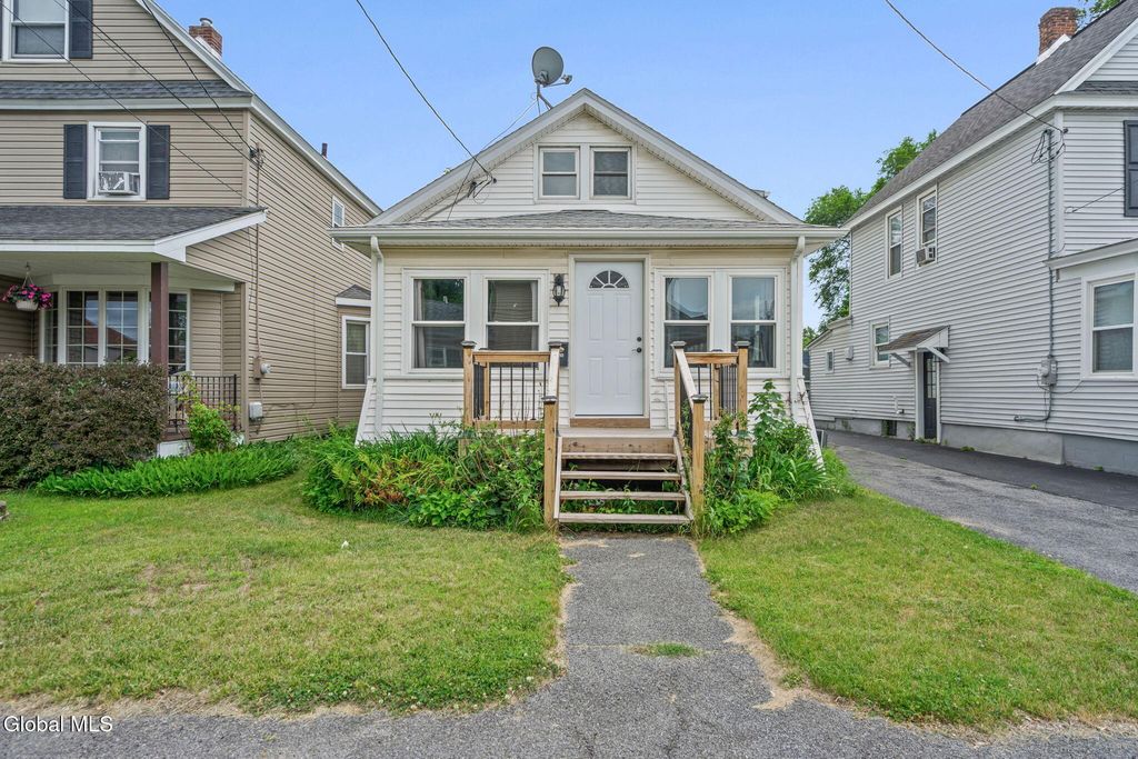 2726 Denver Avenue, Rotterdam, NY 12306