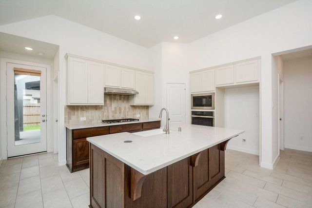 1052 Shoal Creek Trail, Conroe, TX 77304