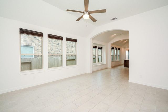 1052 Shoal Creek Trail, Conroe, TX 77304