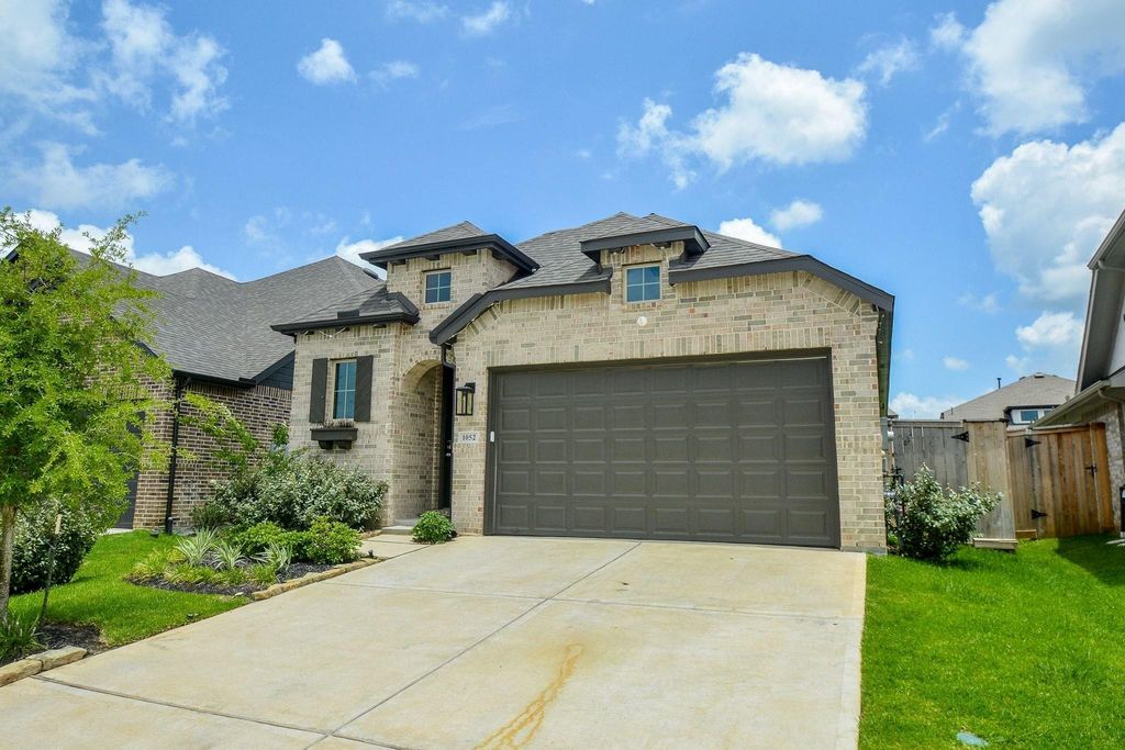 1052 Shoal Creek Trail, Conroe, TX 77304