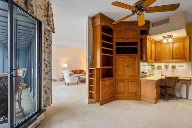 65 Grove St 444, Wellesley, MA 02482