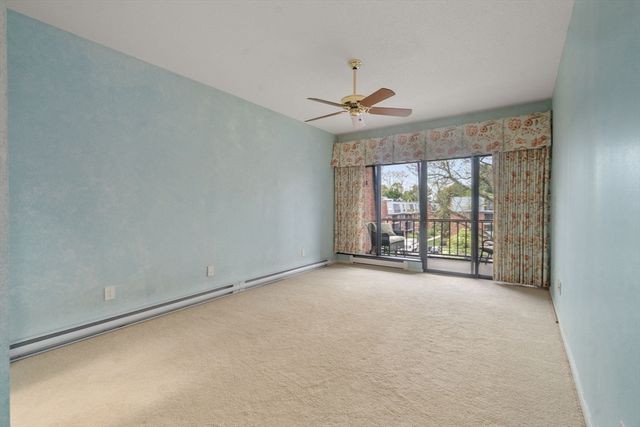65 Grove St 444, Wellesley, MA 02482