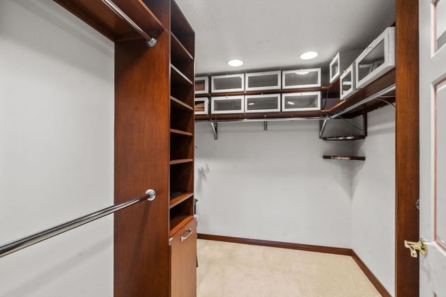 65 Grove St 444, Wellesley, MA 02482