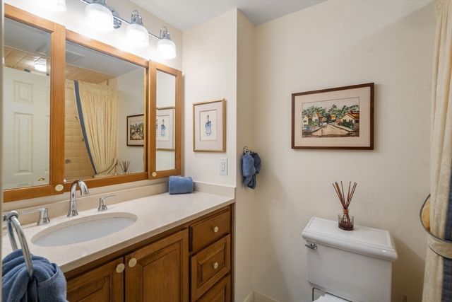 65 Grove St 444, Wellesley, MA 02482