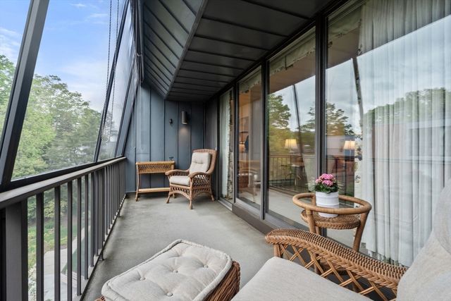 65 Grove St 444, Wellesley, MA 02482