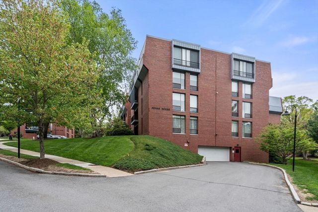 65 Grove St 444, Wellesley, MA 02482
