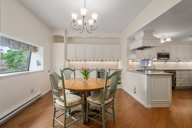65 Grove St 444, Wellesley, MA 02482