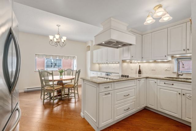 65 Grove St 444, Wellesley, MA 02482