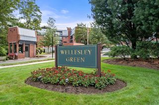 65 Grove St 444, Wellesley, MA 02482