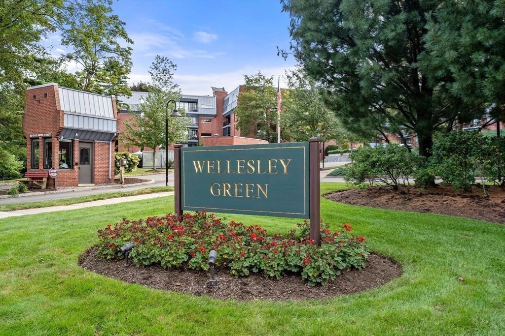 65 Grove St 444, Wellesley, MA 02482