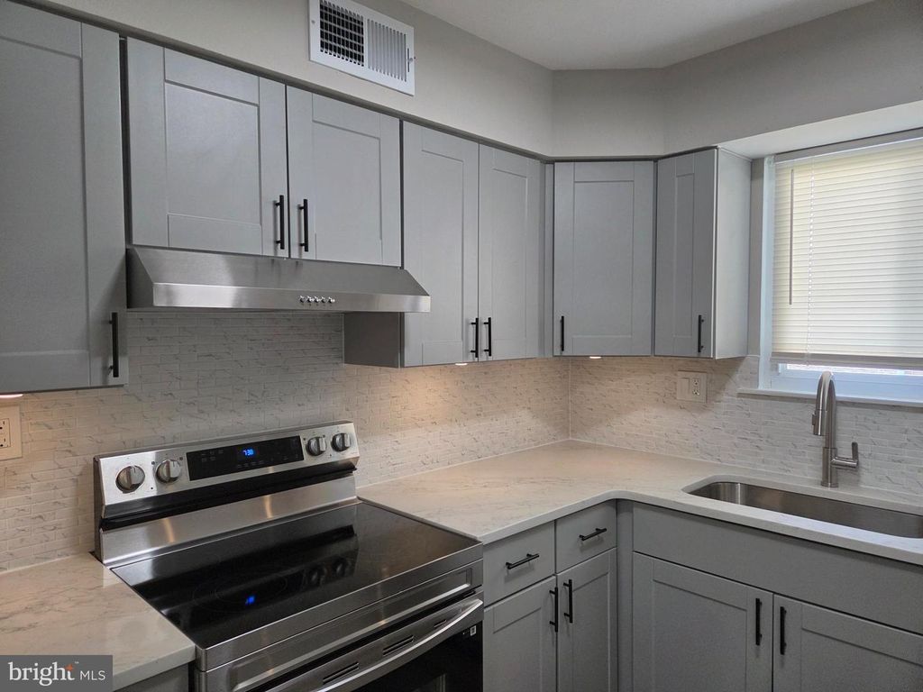 5063 SAYER CT, Bensalem, PA 19020