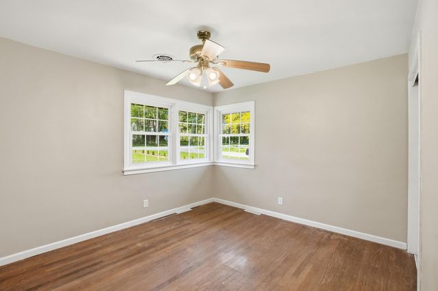 590 E Oak Hill Road, Chesterton, IN 46304