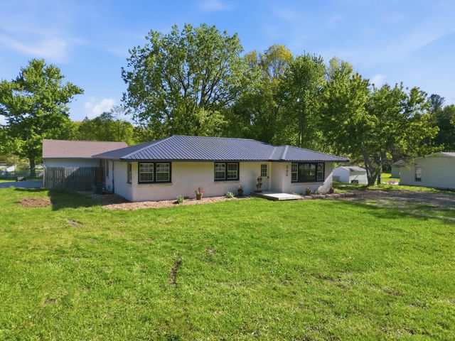 590 E Oak Hill Road, Chesterton, IN 46304