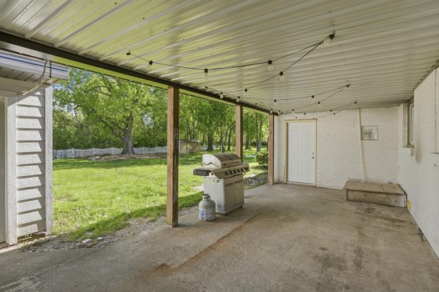 590 E Oak Hill Road, Chesterton, IN 46304
