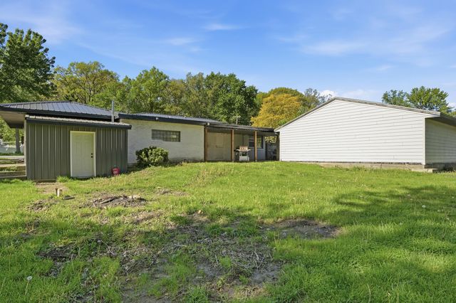 590 E Oak Hill Road, Chesterton, IN 46304