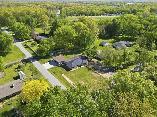 590 E Oak Hill Road, Chesterton, IN 46304