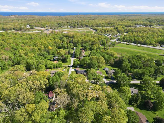 590 E Oak Hill Road, Chesterton, IN 46304
