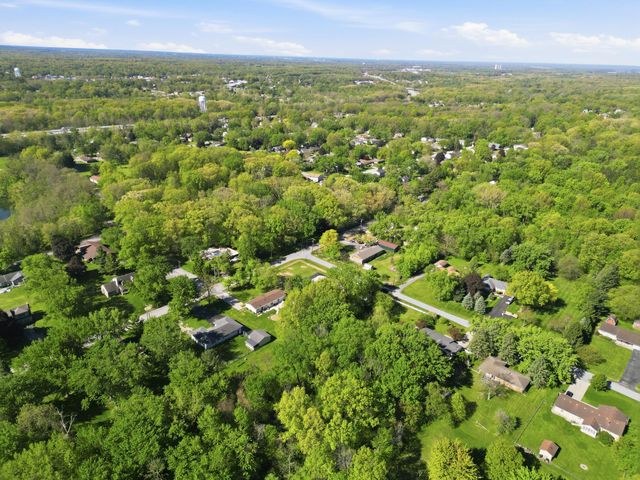 590 E Oak Hill Road, Chesterton, IN 46304