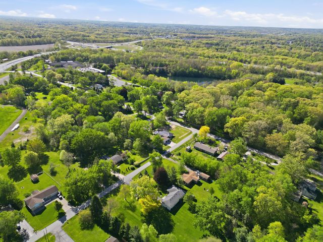 590 E Oak Hill Road, Chesterton, IN 46304