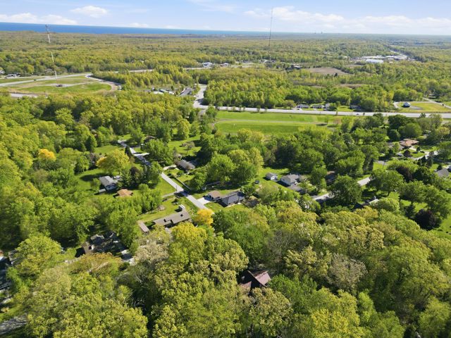 590 E Oak Hill Road, Chesterton, IN 46304