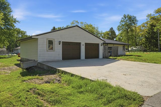 590 E Oak Hill Road, Chesterton, IN 46304