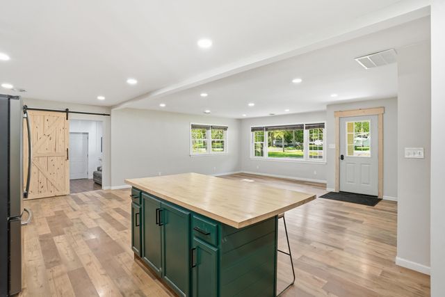 590 E Oak Hill Road, Chesterton, IN 46304