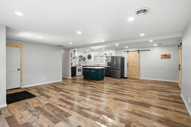 590 E Oak Hill Road, Chesterton, IN 46304