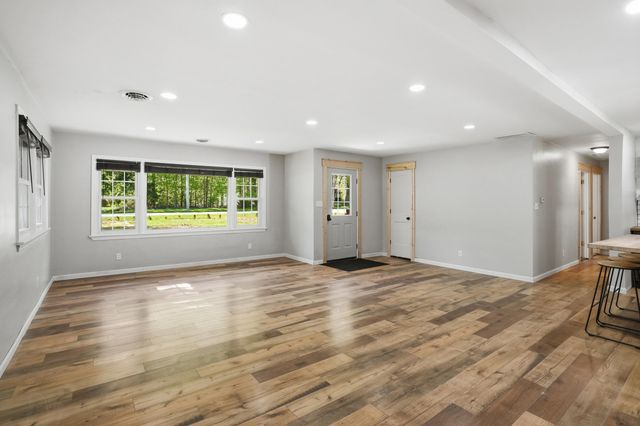 590 E Oak Hill Road, Chesterton, IN 46304