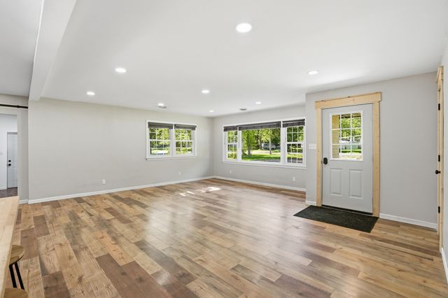 590 E Oak Hill Road, Chesterton, IN 46304