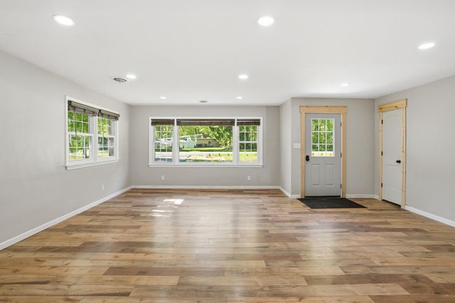 590 E Oak Hill Road, Chesterton, IN 46304