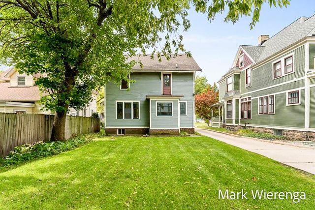 272 SE Henry Avenue, Grand Rapids, MI 49503