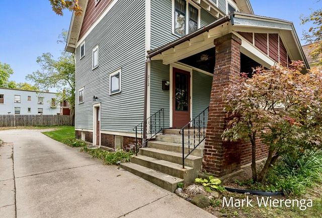 272 SE Henry Avenue, Grand Rapids, MI 49503