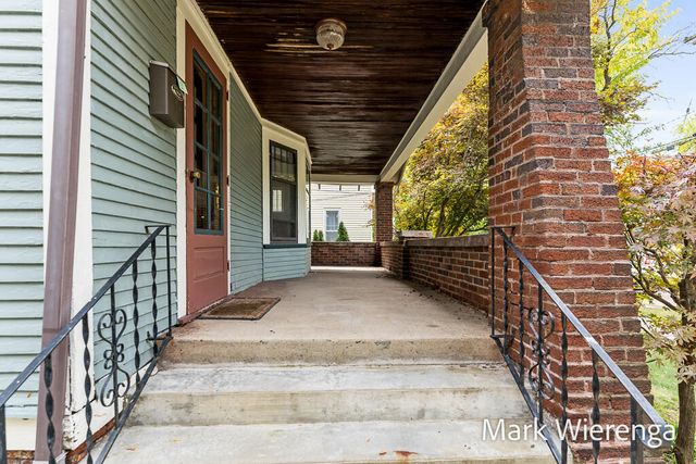 272 SE Henry Avenue, Grand Rapids, MI 49503