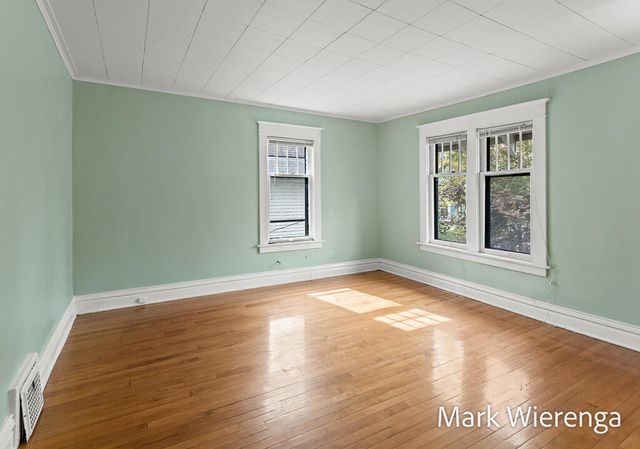 272 SE Henry Avenue, Grand Rapids, MI 49503