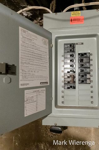 272 SE Henry Avenue, Grand Rapids, MI 49503