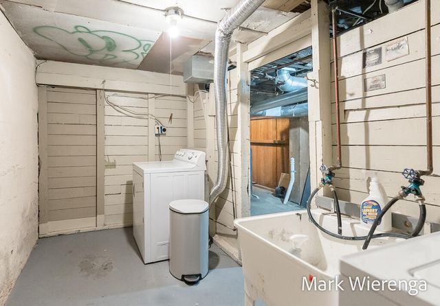 272 SE Henry Avenue, Grand Rapids, MI 49503