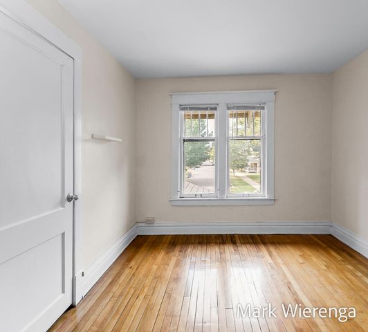 272 SE Henry Avenue, Grand Rapids, MI 49503