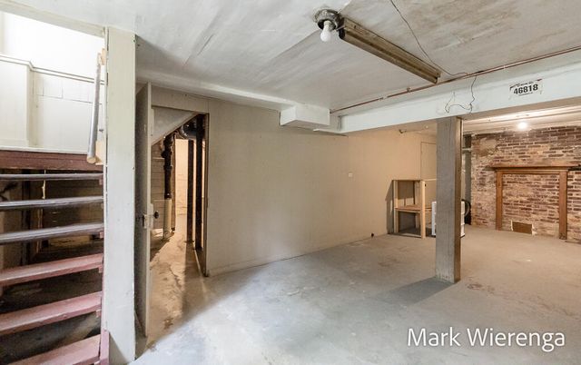 272 SE Henry Avenue, Grand Rapids, MI 49503